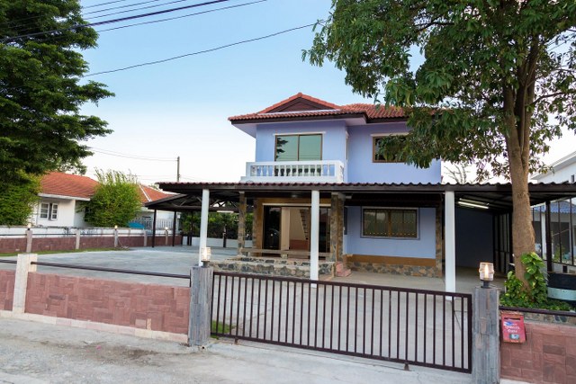 For SaleHousePathum Thani,Rangsit, Thammasat : 2-story detached house for sale, Rim Bueng Park Village, area 117 sq m., close to Khlong Ha Road, only 350 m., near Talad Thai, Future Park. Dream World Amusement Park, wide area, private, Khlong Luang, Pathum Thani Province