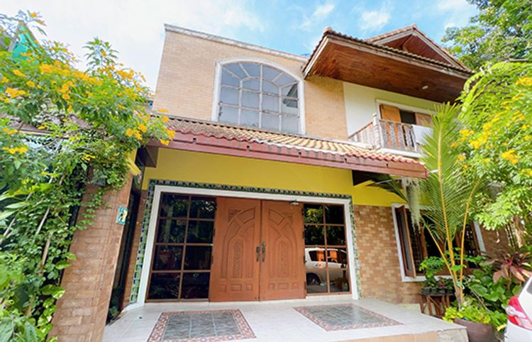 For SaleHouseSukhumvit, Asoke, Thonglor : 2-story detached house, Soi Phuengmee 1, Sukhumvit 93, area 200 square meters.