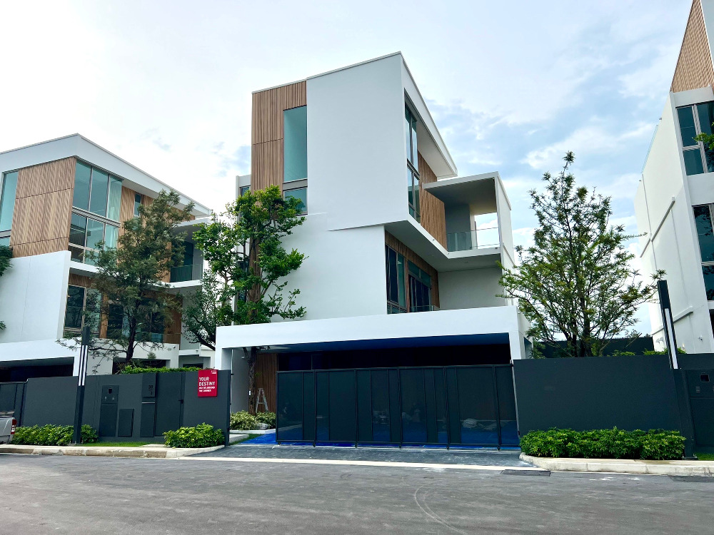 For SaleHousePattanakan, Srinakarin : VIVE Rama 9: 76sqwah 324sqm. 3bed 4bath 36,000,000 Am: 0656199198