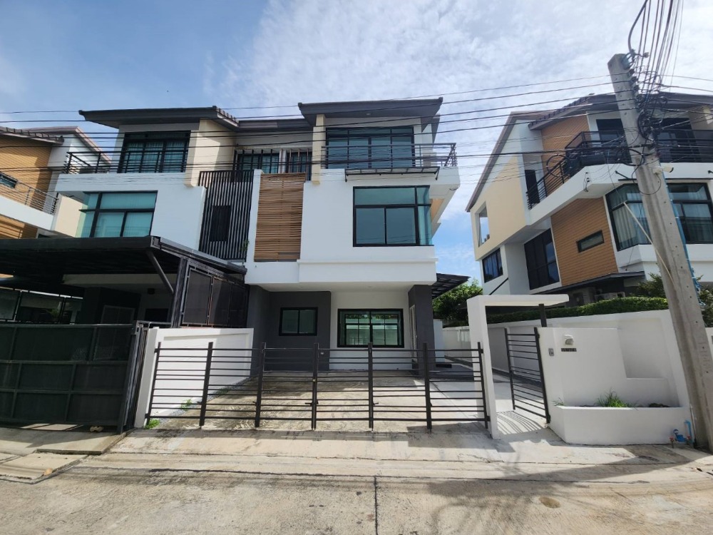 For RentTownhouseRama5, Ratchapruek, Bangkruai : Semi-detached house for rent, Viridian Ratchaphruek, near MRT Bang Rak Yai, only 4 minutes.