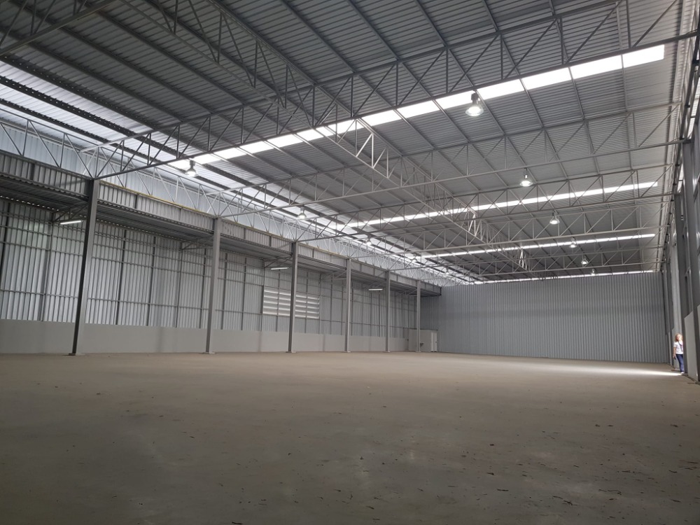 For RentWarehouseLadkrabang, Suwannaphum Airport : 📦 Warehouse for rent, location Lat Krabang, road in front of the project 12 meters, large cars can enter and exit. Suitable for distribution center storage warehouse