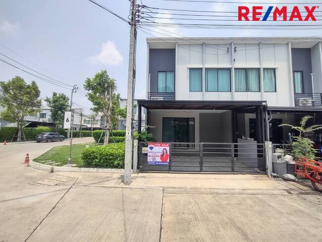 For SaleTownhouseVipawadee, Don Mueang, Lak Si : 2-story townhome, Pleno Don Mueang-Songprapha, corner house, entrance-exit from Songprapa 30. Or Dechatung ka1 Don Mueang BTS Station Udon Ratthaya Expressway