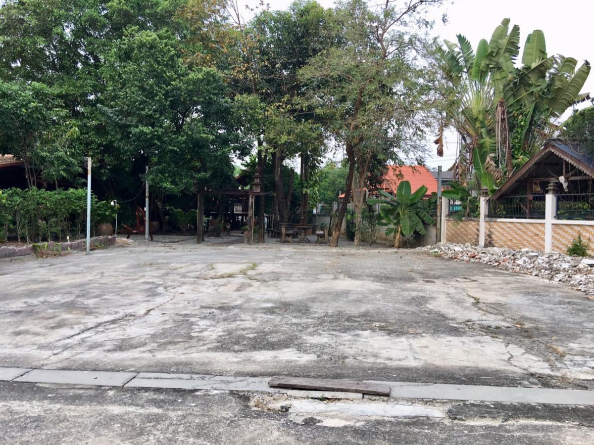 For SaleLandLadprao101, Happy Land, The Mall Bang Kapi : Land for sale in Ramkhamhaeng Soi 68, Bang Kapi 127 sq. W. Waterfront, good location near the skytrain Indent Amway