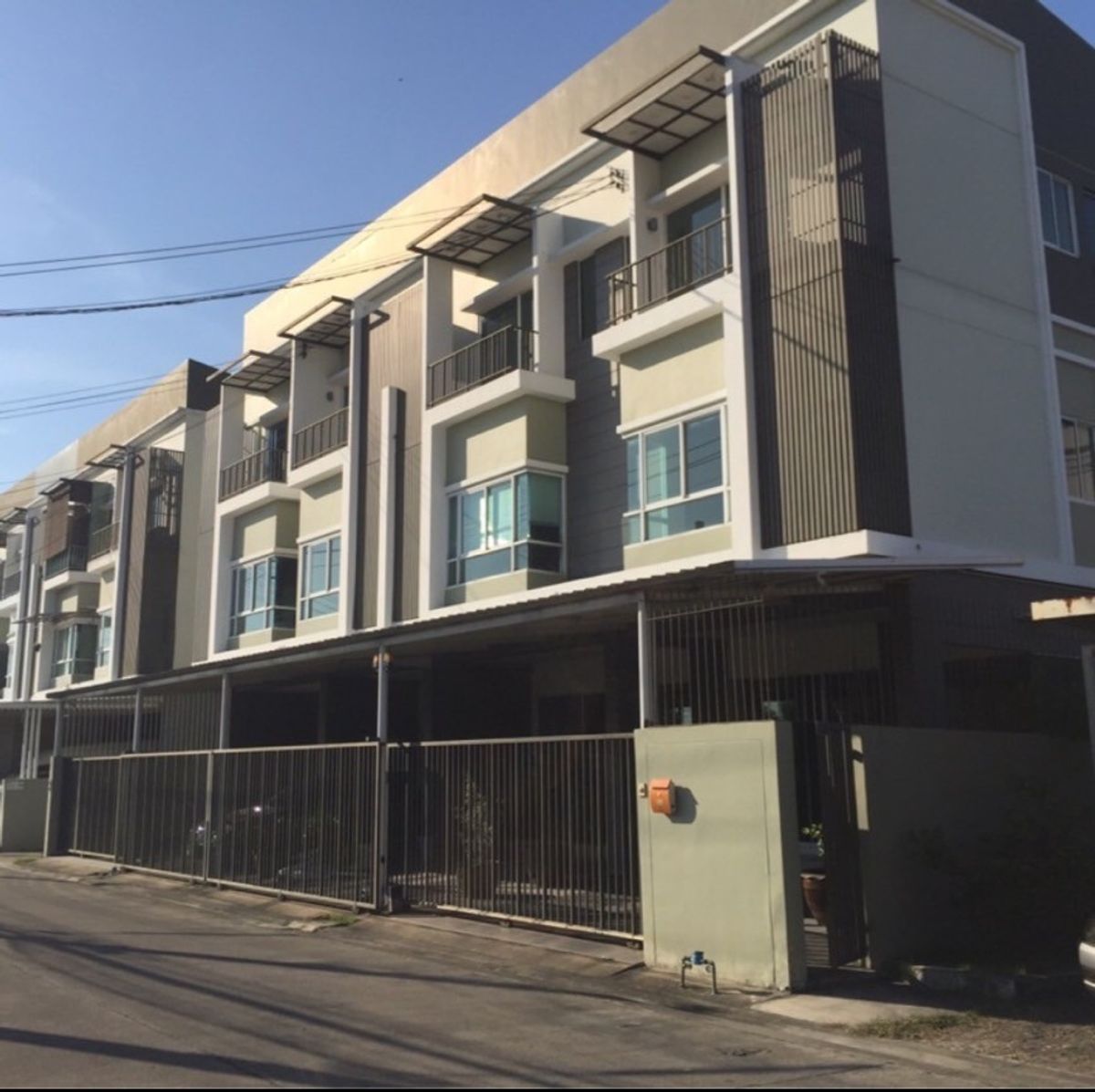 For RentTownhomeMin Buri, Romklao : BT50 House for rent Nalin Avenue Ramkhamhaeng