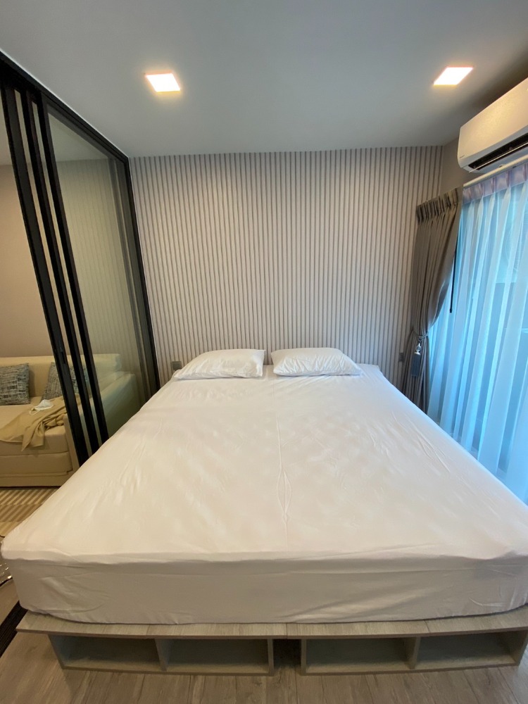 For RentCondoPathum Thani,Rangsit, Thammasat : Condo for rent, Cave Eva, 6 foot bed, Bedroom Exclusive, size 28.09 sq m, 10,000 baht/month, Building D, 4th floor, inside view, fully furnished, ready to move in.