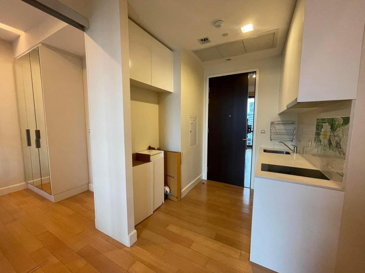 For SaleCondoLadprao, Central Ladprao : Urgent for sale, Equinox PHALL-VIBHA condo, size 31 sq.m., 1 bedroom, 1 bathroom, price 3.25 million baht. Contact: 095-9571441id Line: nada_sara