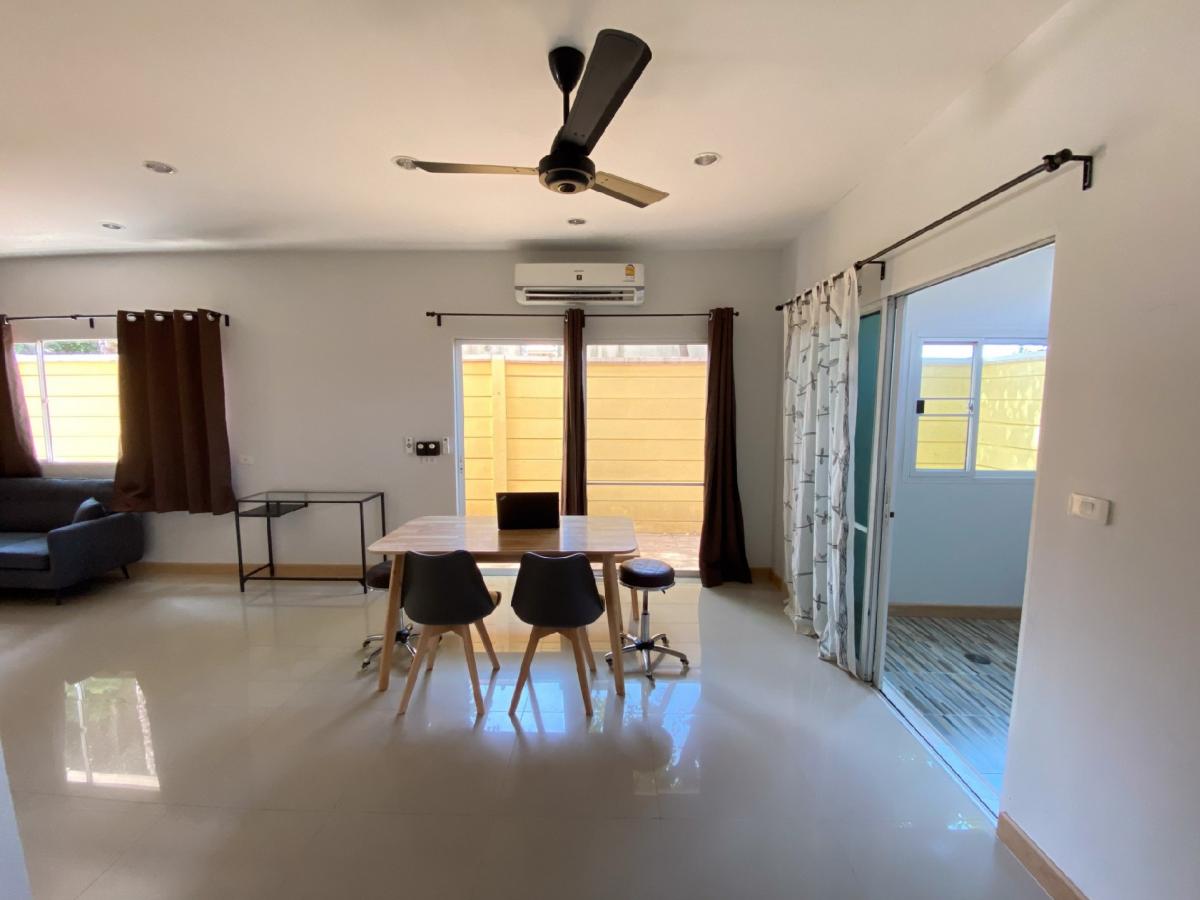 ขายทาวน์โฮมพัฒนาการ ศรีนครินทร์ : sale 6.62 M -  3 bedroom  3 bath 1 loving room3 floor 2 car park corner house  pattanakarn 32swimming pool, gim garden,Call / line /WhatsApp 0938563451 🙏 😊