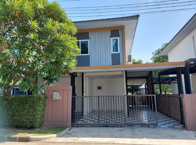 For SaleHouseNawamin, Ramindra : Two-storey semi-detached house for sale (detached house style) Sense Saimai 56, back side, back next to garden.