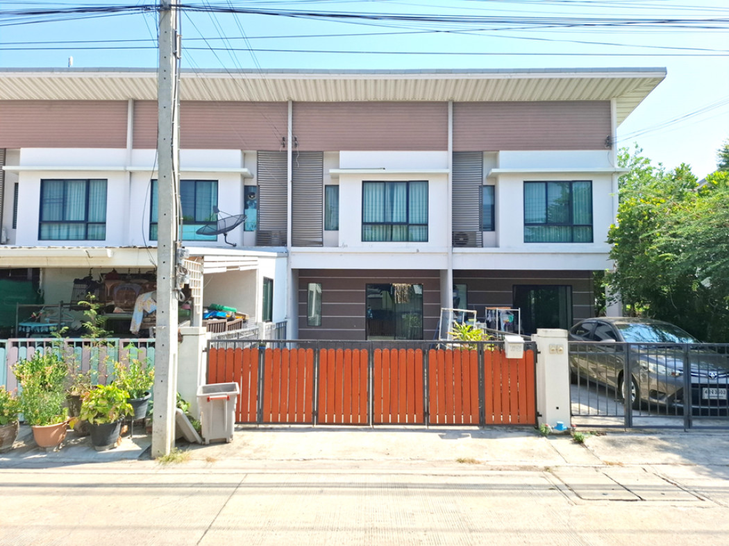 For SaleNonthaburi, Bang Yai, Bangbuathong : Townhome for sale, Modi Villa Bangbuathong, 130 sqm., 25 sqwah, 3 bedrooms, with kitchen, beautiful house condition, livable, special price.