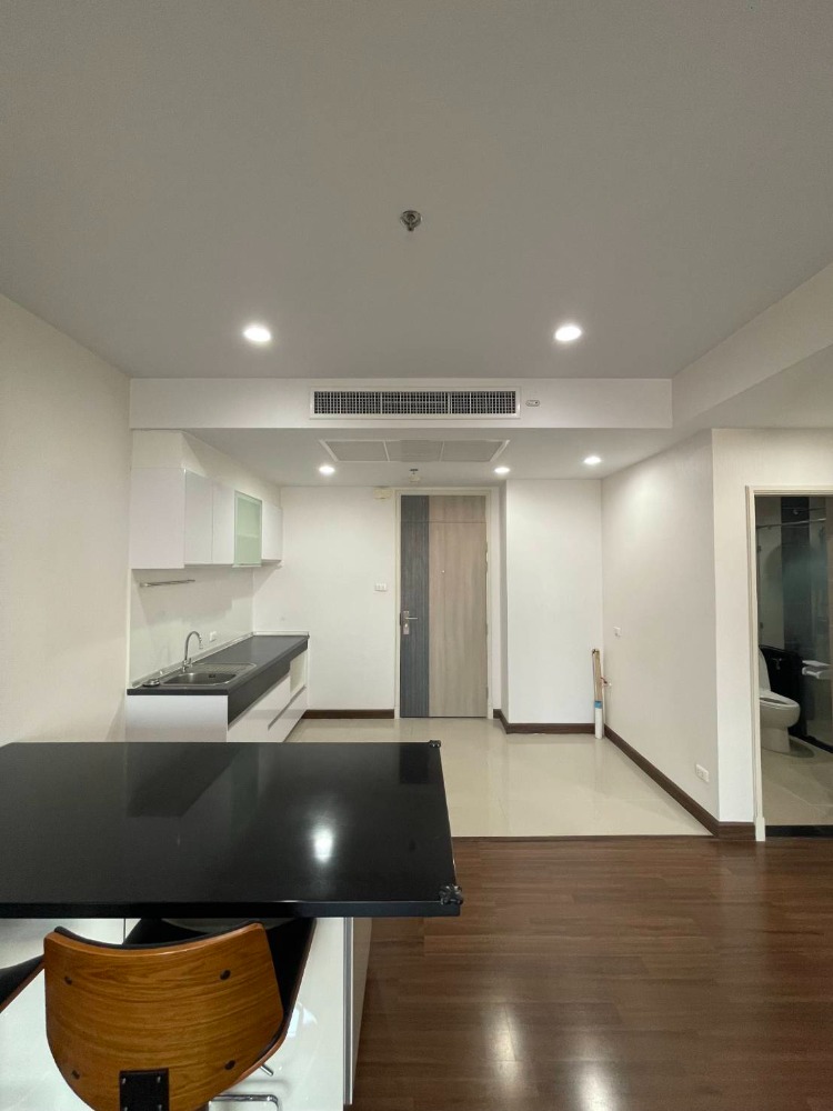 For SaleCondoSathorn, Narathiwat : For Sell SUPALAI LITE Sathorn - Charoenrat 1 Bed with luxury furniture, special price, near BTS Surasak Station.