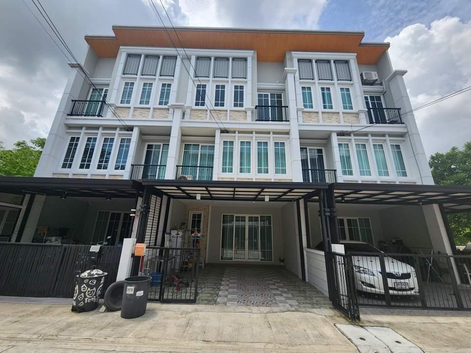 For SaleTownhouseChaengwatana, Muangthong : Townhome for sale, home office, 3 floors, Chaengwattana, near the expressway, BTS station.