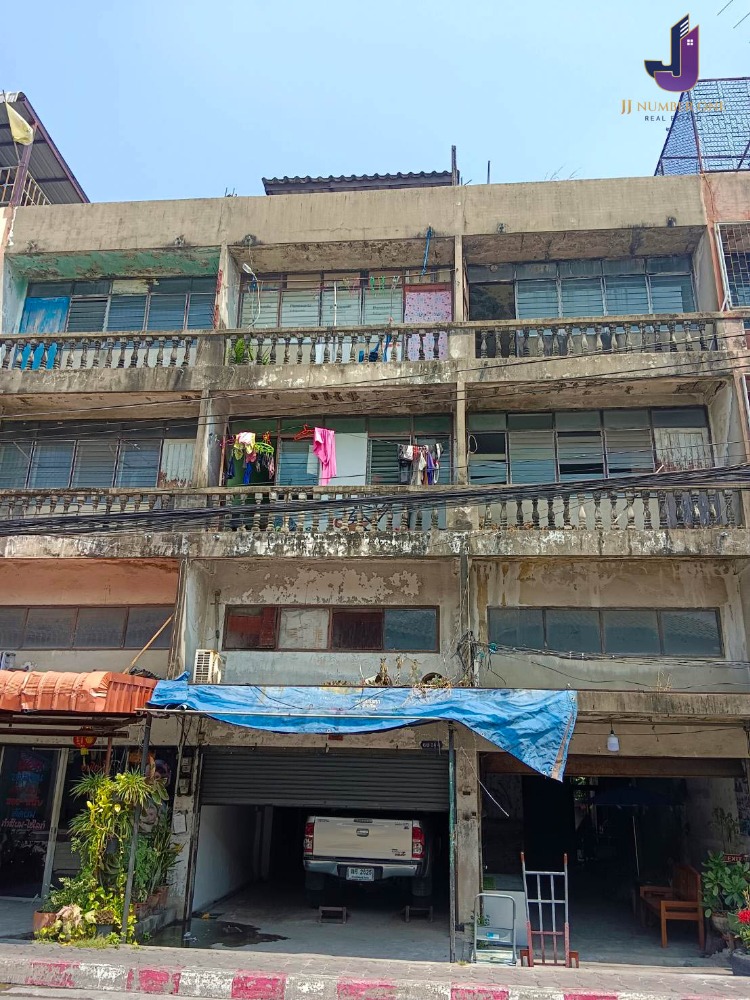 For SaleShophousePathum Thani,Rangsit, Thammasat : Commercial building for sale, 3.5 floors, size 18 sq w, Soi Chai Uea, Bang Kha Yaeng Subdistrict, Mueang Pathum Thani District, Pathum Thani, price only 1.59 million baht 📌 Property code JJ-H171📌