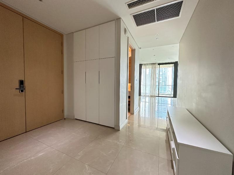 For SaleCondoWitthayu, Chidlom, Langsuan, Ploenchit : Condo For Sale Sindhorn Residence 2 Bedroom 3 Bathroom 142 sqm