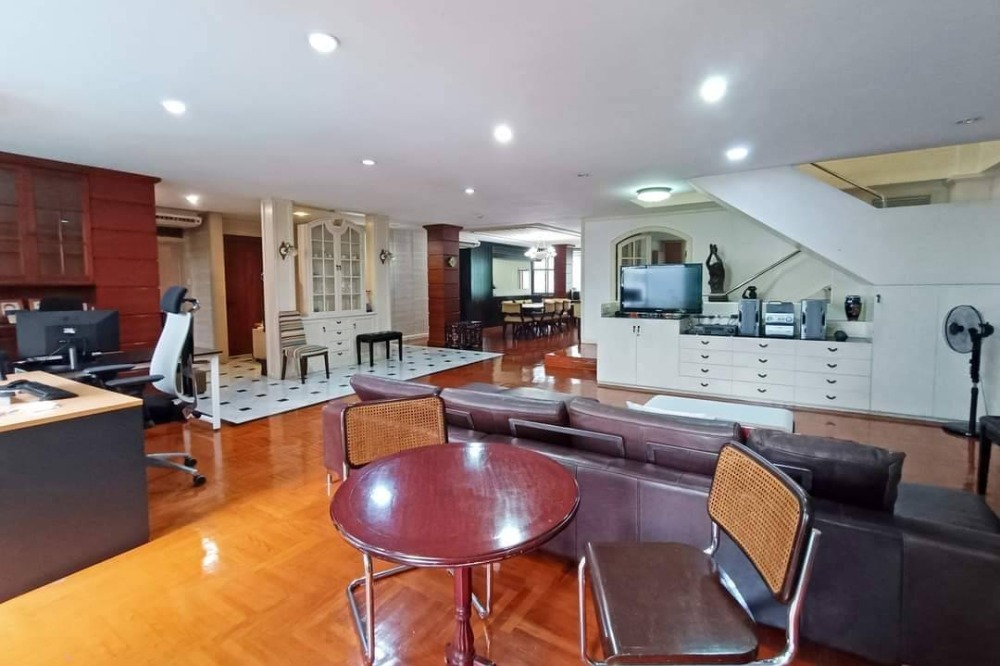 For SaleCondoSukhumvit, Asoke, Thonglor : Private Duplex Penthouse, whole floor 410 sq m in Sukhumvit 24, near BTS Phrom Phong 300 meters, fixed parking for 4 cars! **Rare Item**