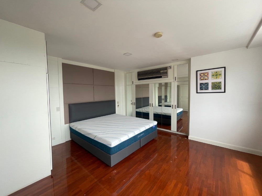 For SaleCondoSukhumvit, Asoke, Thonglor : Best price in the building!! High floor room, good condition, large room, comfortable, pets allowed, prime location✨President Park Sukhumvit 24✨3 bedrooms, 3 bathrooms, size 223 sq m, near BTS Phrom Phong Tel.0982645161