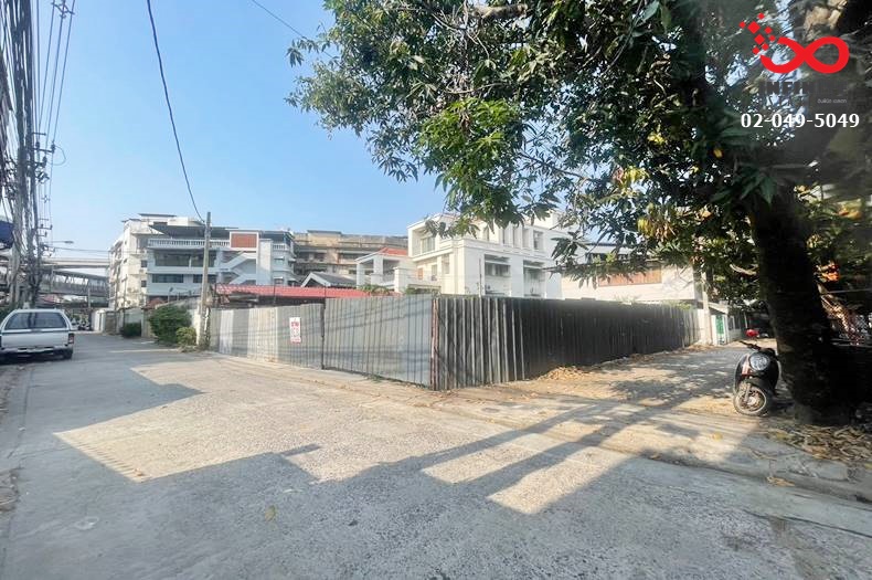 For SaleLandRatchadapisek, Huaikwang, Suttisan : Land for sale with buildings, 308 square meters, Lat Phrao Road, Soi Lat Phrao 44