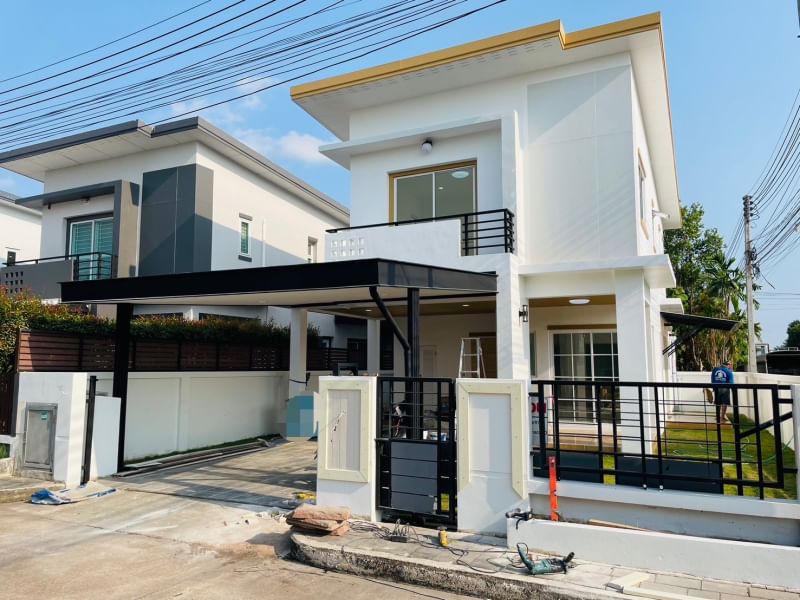 For SaleHouseSriracha Laem Chabang Ban Bueng : Sriracha semi-detached house for sale, newly renovated, Country Home Lake and Park, Nong Kham.