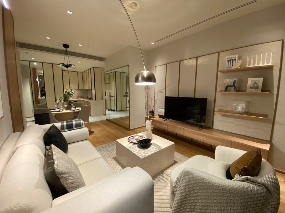 ขายคอนโดสุขุมวิท อโศก ทองหล่อ : BEATNIQ Sukhumvit 32 - Super Luxury and Stylish 2 Beds Unit for Sale!