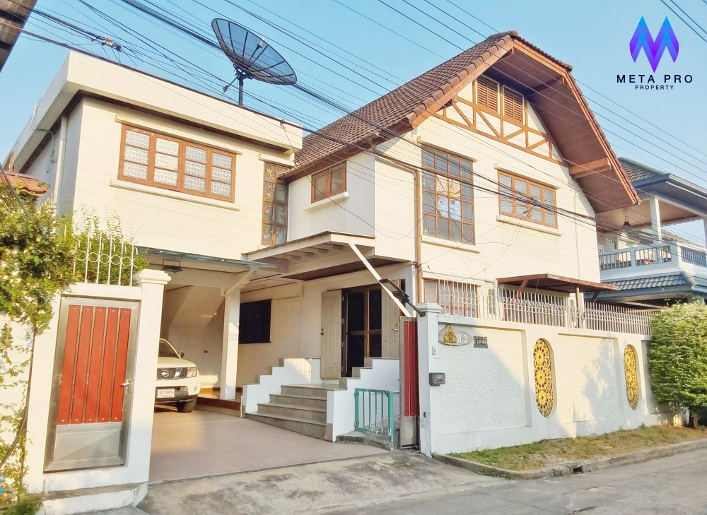 For SaleHouseBangna, Bearing, Lasalle : Single house for sale Napalai Village, Sukhumvit Road 70/3, built-in furniture, teak wood, good location near BTS Bangna.