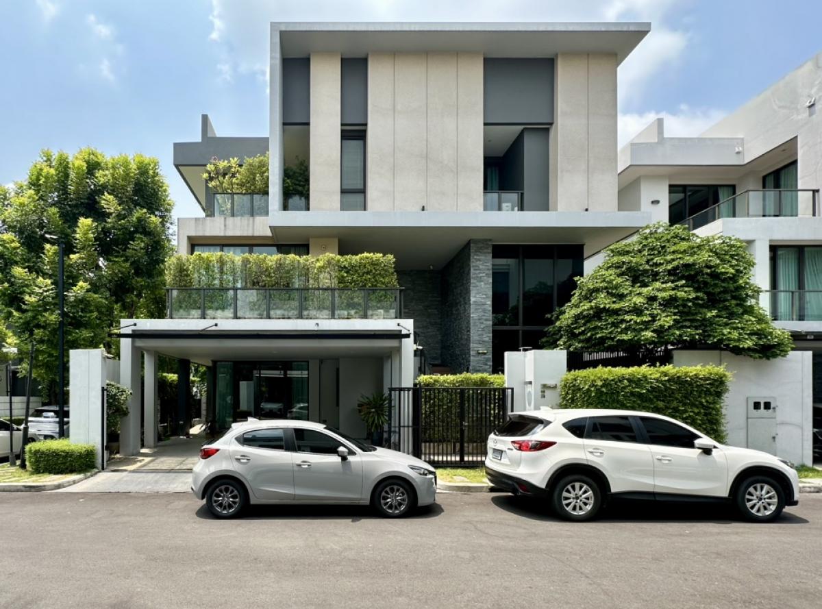 For SaleHouseYothinpattana,CDC : Single detached house, Monte style, corner plot, front of house facing north. The east side of the house is fully decorated with a koi pond. With standard filter system