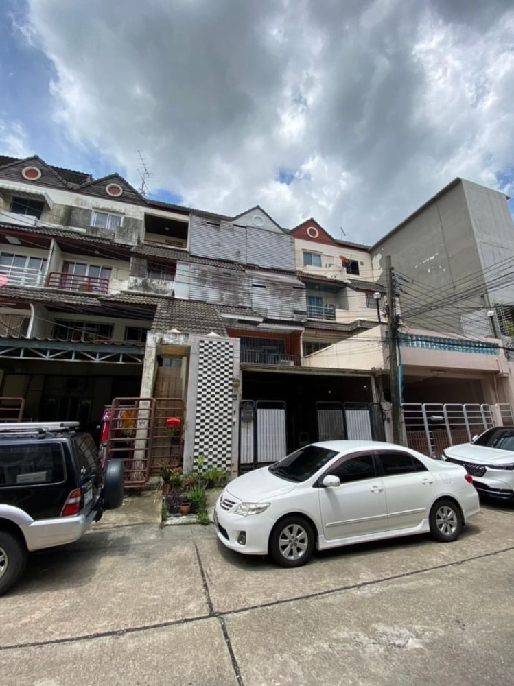 For SaleTownhousePattanakan, Srinakarin : 🚩For Sale🚩4-story Townhouse Varathorn Ville Phatthanakan 44, Near MRT Phatthanakan