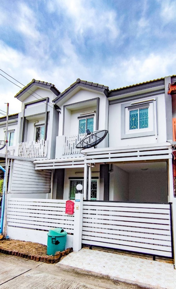 For SaleHouseVipawadee, Don Mueang, Lak Si : For sale: 2-story townhome, Lionof Don Mueang-Chaengwattana.