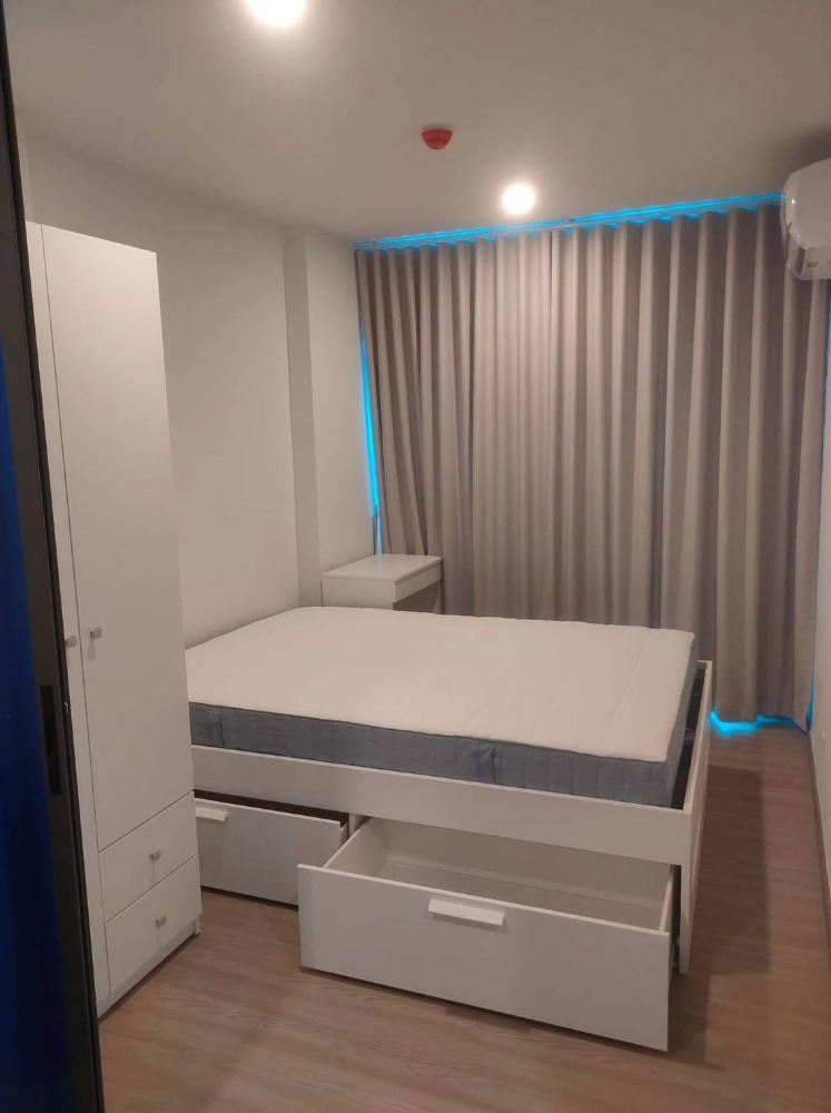 For RentCondoKasetsart, Ratchayothin : ★ Aspire Ratchayothin ★ 29 sq m., 4th floor (1 bedroom, 1 bathroom), ★ near BTS Ratchayothin ★ near Major Cineplex Avenue and Union Mall ★ many amenities ★ Complete electrical appliances