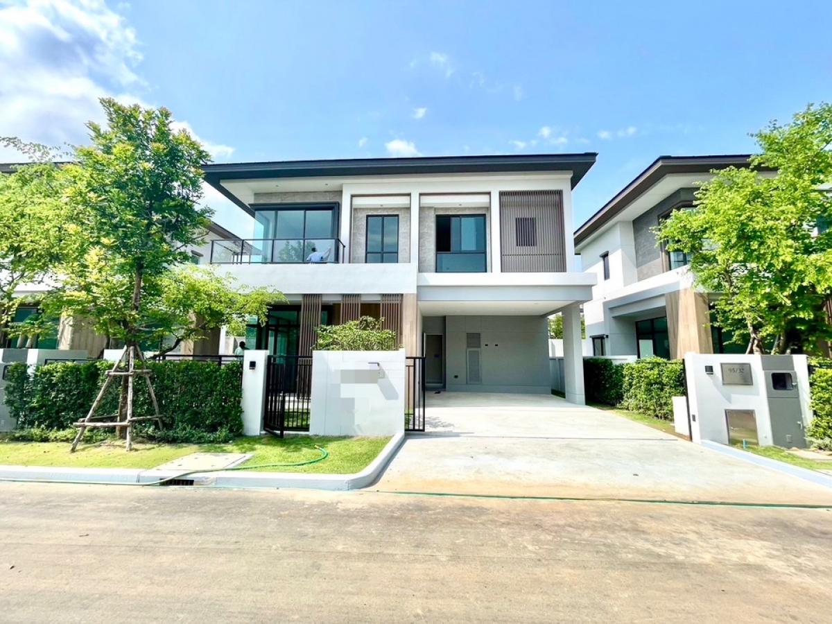 For SaleHouseSamut Prakan,Samrong : Single house for rent, Bangna Km. 5, Bangkok Boulevard Bangna-km.5 (Bangkok Boulevard Bangna-km5), beautiful location, main road. Near the clubhouse 🔥19.9🔥📍 4 bedrooms, 4 bathrooms 📍2 parking spaces 📍Size 237 sq m., Land area 58 sq m. 📍No pets allowed. #F