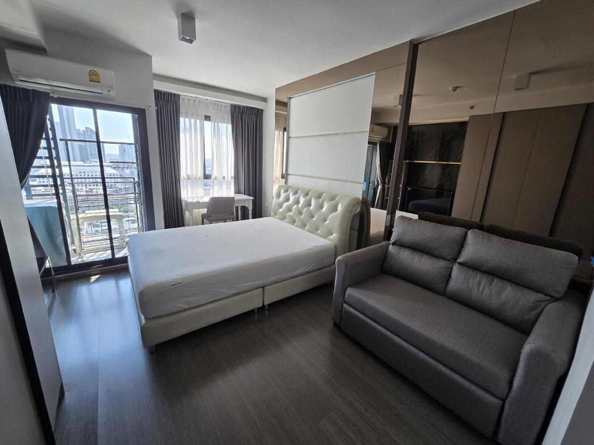 For SaleCondoOnnut, Udomsuk : (Owner post) Condo for sale, Ideo Sukhumvit 93, Near BTS Bang Chak, studio room, size 25.62, Building A, 19th floor, price only 3.59 including express transfer fee
Sale with tenant, rent 15k per month until 5/1/2025