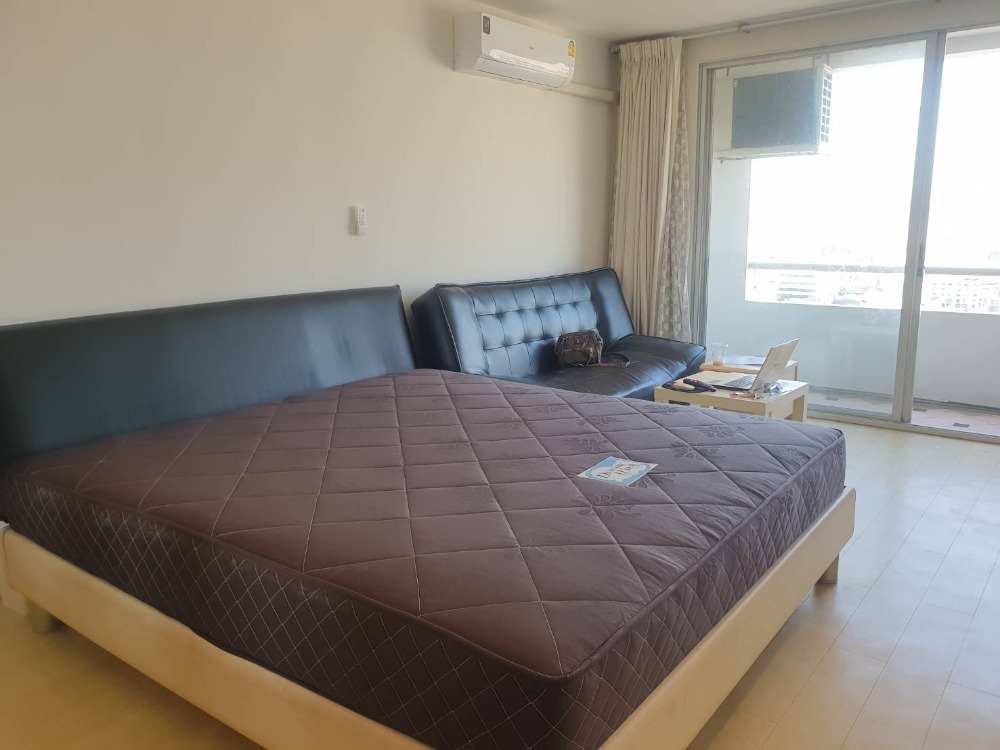 For SaleCondoRatchadapisek, Huaikwang, Suttisan : Smart Investment Alert! Fully Furnished Studio Near MRT. Good value