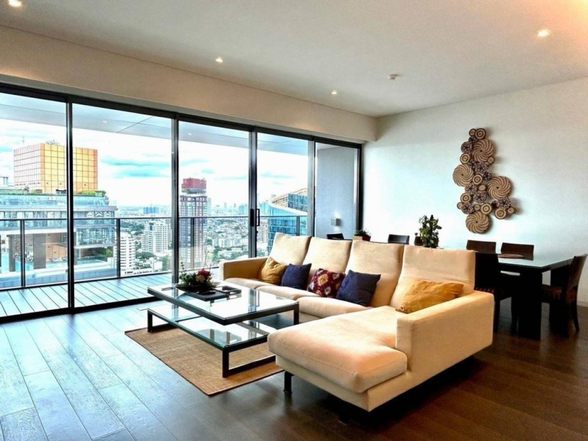 For RentCondoSukhumvit, Asoke, Thonglor : ● Nice Decoration ● 20+ Floor 200 sq.m. | 3 bedrooms, city view | Near Eight Thonglor 1 min., Donki Mall 2 mins., BTS Thonglor 4 mins.