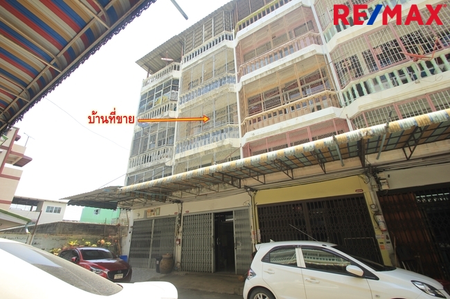 For SaleShophouseWongwianyai, Charoennakor : Charoen Nakhon Shophouse 60 Opposite Riverside Plaza, Avani Mall, behind Bukkhalo Police Station, Bangkok Bridge, 3-storey shophouse with mezzanine and rooftop, already extended, can be used as an office.