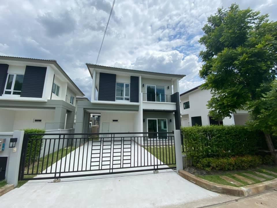 For SaleHousePathum Thani,Rangsit, Thammasat : 2-story detached house for sale, Centro Phahon-Vibhavadi project, near Future Park Rangsit. Red Line