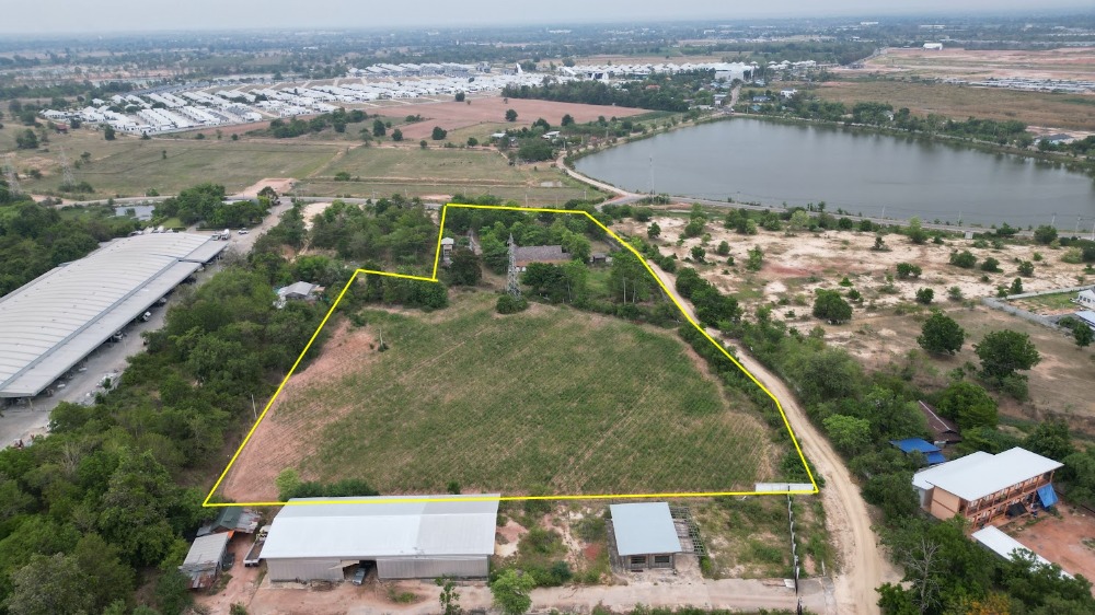 For SaleLandKorat Nakhon Ratchasima : Land for sale next to Bueng Thap Chang Road. (In front is a pond) Beautiful plot in the middle of the community. Connects many roads