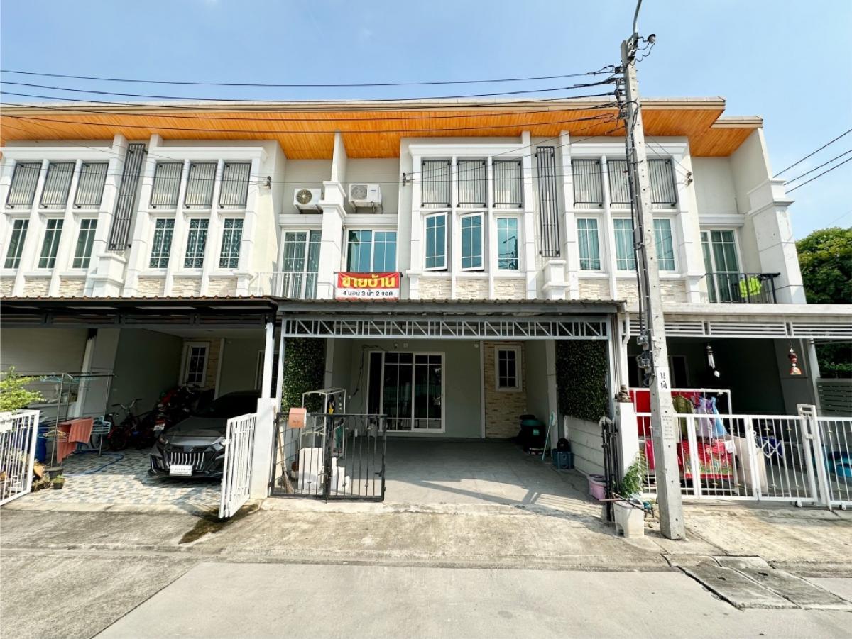 For SaleTownhomeNonthaburi, Bang Yai, Bangbuathong : Townhome for sale 𝑹𝒂𝒊✨ The front of the house does not collide with anyone, good location near the train ✨