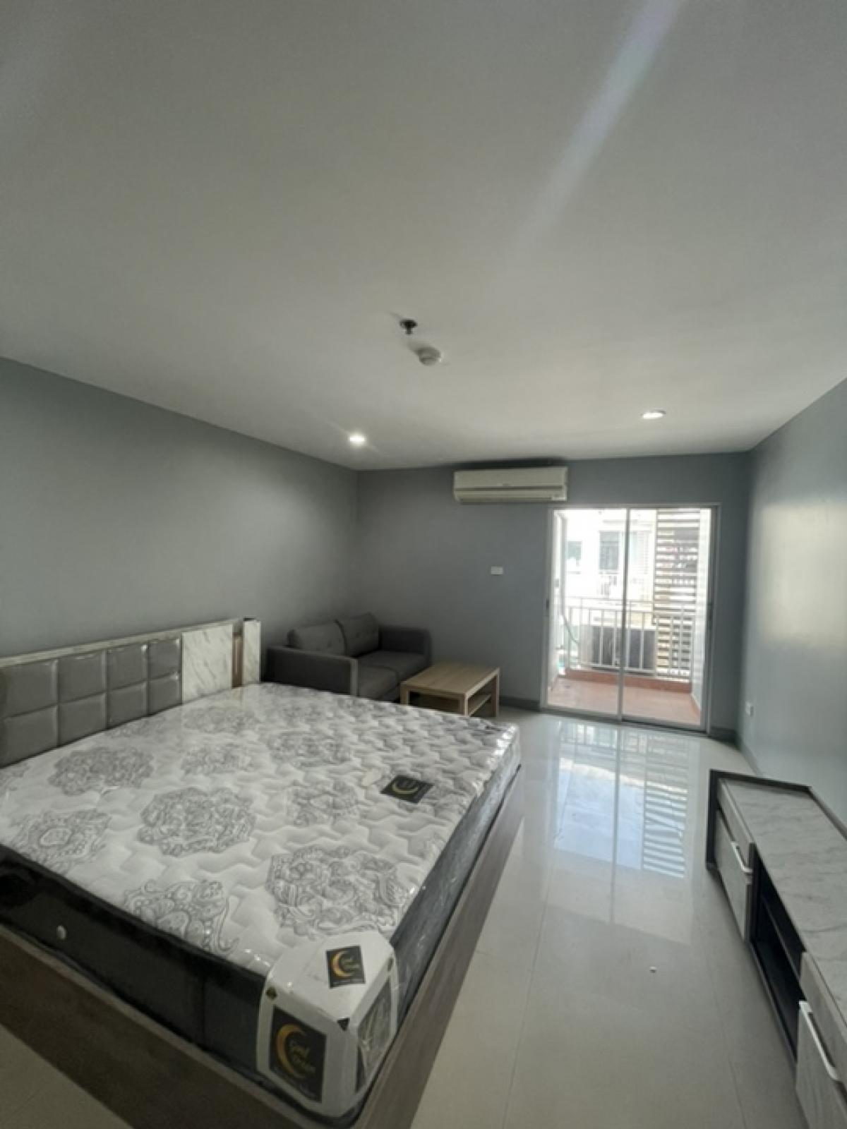 For SaleCondoBangna, Bearing, Lasalle : Want to sell Regent Home 7/1, all furniture included.