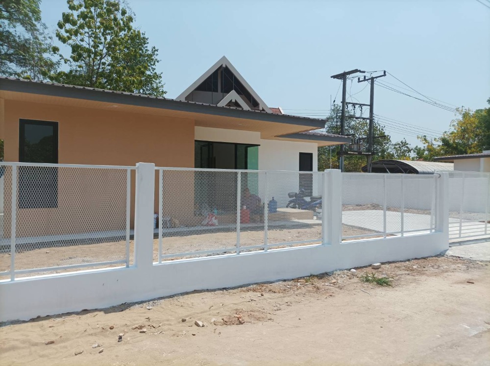 For SaleHouseKamphaeng Phet : Installments are cheaper than renting. Opportunity to own Launch of the cheapest house project in Phran Kratai! 15 minutes from Kamphaeng Phet Government Center.