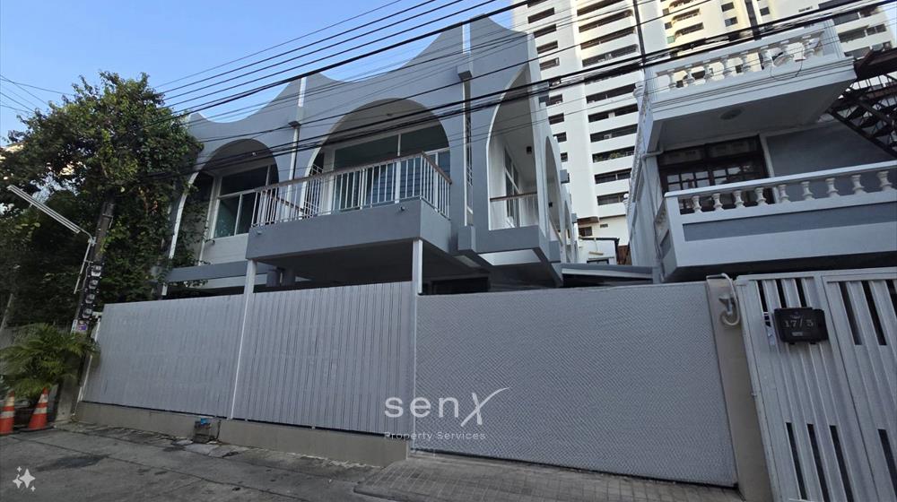 For RentHouseSukhumvit, Asoke, Thonglor : House in Ekkamai Soi 12 for Rent , Well Renovated with good location