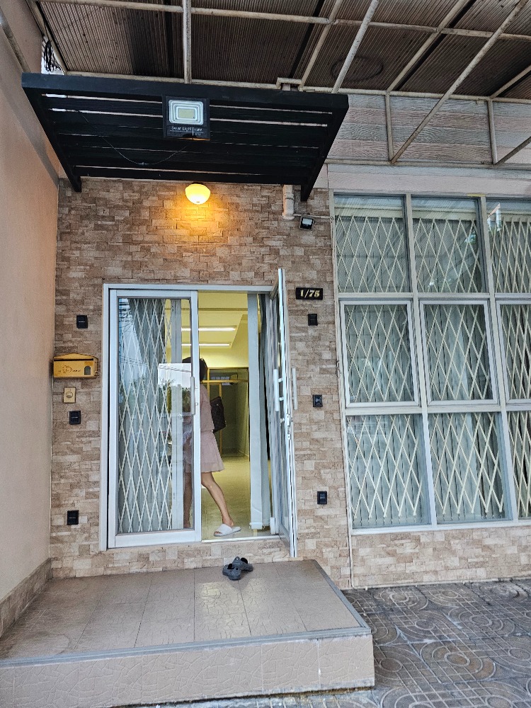 For RentHome OfficeLadkrabang, Suwannaphum Airport : Townhome office house for rent, Soi Supaphong 3, Intersection 8, Nong Bon Subdistrict, Prawet District, Bangkok.