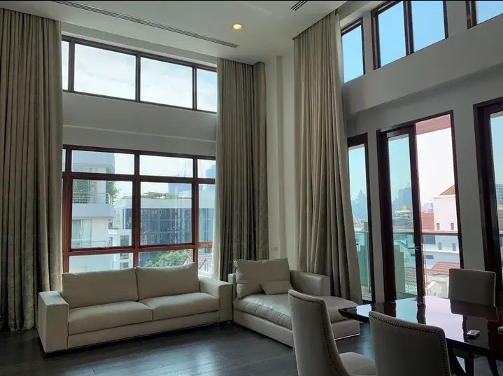 For RentCondoWitthayu, Chidlom, Langsuan, Ploenchit : CERM102 Condo for rent, The Crest Ruamrudee, 7th floor, city view, 192.25 sq m., 3 bedrooms, 3 bathrooms, 100,000 baht. 064-959-8900