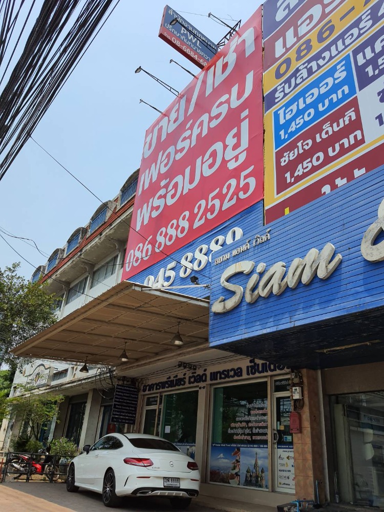 For RentShophouseNawamin, Ramindra : Commercial building next to skytrain station Ramindra Km. 6, can be partially or whole building rent. Fully furnished, ready to move in 出租相连的两栋商铺