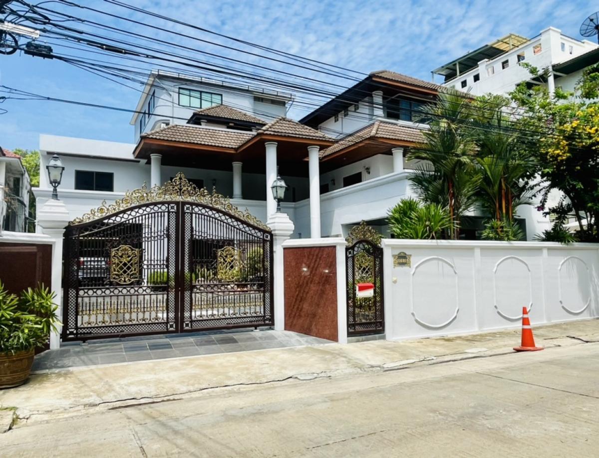 For SaleHome OfficeYothinpattana,CDC : Single house for sale, 123 sq.w., parking for 5-8 cars, Sriwara Town in Town, Ram Intra Expressway, near SC Park, very beautiful house, cheapest price in the project, suitable for an office.