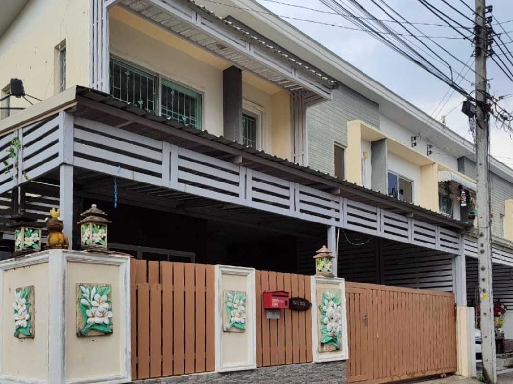 For SaleTownhouseNonthaburi, Bang Yai, Bangbuathong : Townhome for sale, The Connect Chaengwattana 2 area 24.7 sqwa corner unit, 3 beds 2 bath kitchen with furniture. Near the Pink Line MRT