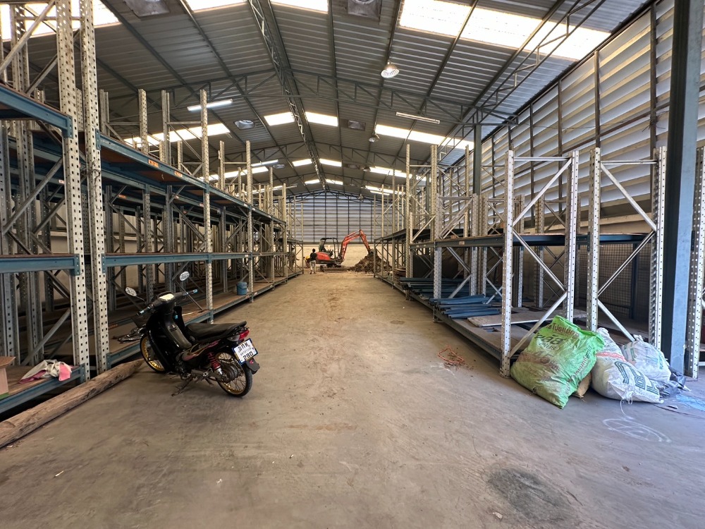 For RentWarehouseRatchadapisek, Huaikwang, Suttisan : NG99 - Warehouse for rent, Ratchadaphisek area.