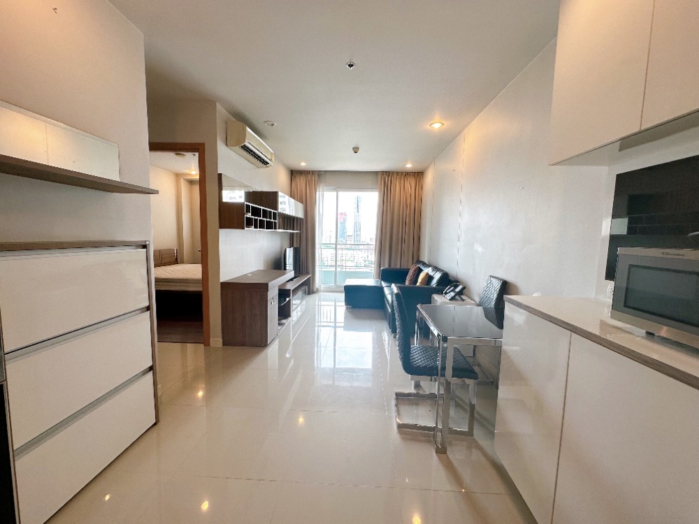 For RentCondoRama9, Petchburi, RCA : Condo for rent on Phetchaburi Road, The Circle, fully furnished, ready to move in, big wardrobe.