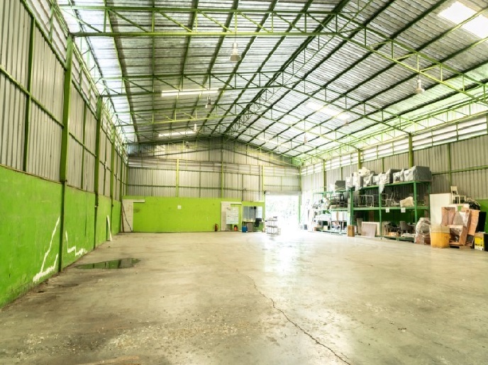 For RentWarehousePathum Thani,Rangsit, Thammasat : For Rent: Warehouse with office for rent, Soi Phahonyothin 87, Soi Muang Ek, not deep into the alley, very good location, warehouse area 600 square meters / six-wheelers, ten-wheelers can enter / suitable for various businesses