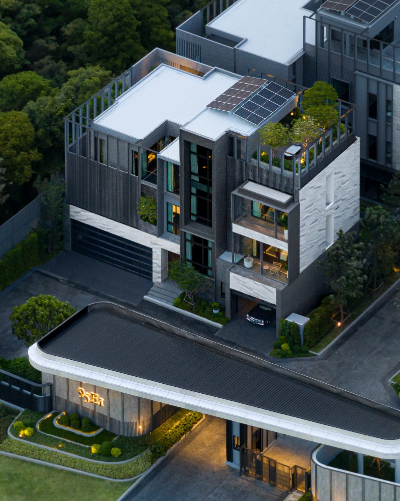 ขายบ้านเลียบทางด่วนรามอินทรา : ใส่ใจทุกรายละเอียด 95E1 | โครงการระดับ Ultra Luxury Residence เอ็กซ์คลูซีฟเพียง 10 หลังเท่านั้น! ติดต่อชมโครงการได้ทุกวันค่ะ