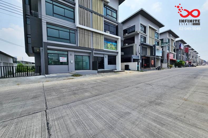 For SaleOfficeLadkrabang, Suwannaphum Airport : Office building for sale, 4 floors, 43.4 square meters, Fifth Avenue, Lat Krabang, Lat Krabang Road.