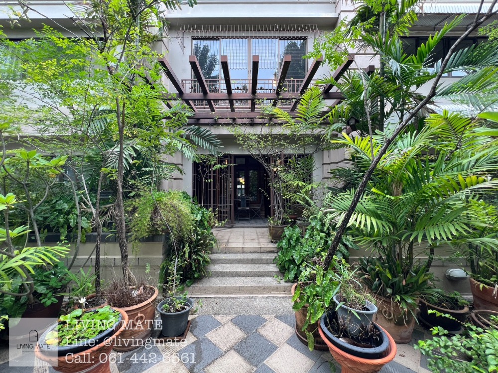 For RentTownhouseOnnut, Udomsuk : Townhouse for rent, vintage style, has a communal swimming pool. Leave the house and jump into the water. Convenient and safe In a gated village with security guards, location BTS On Nut (Sukhumvit 50)