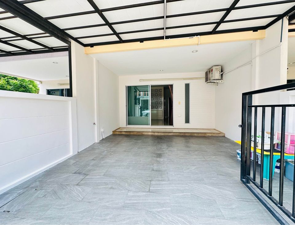 For RentTownhouseRama5, Ratchapruek, Bangkruai : House for rent, 3-storey townhouse, 3 bedrooms, 3 bathrooms, Vista Park, Sathorn-Pinklao, with some furniture, next to The Walk Rama 5